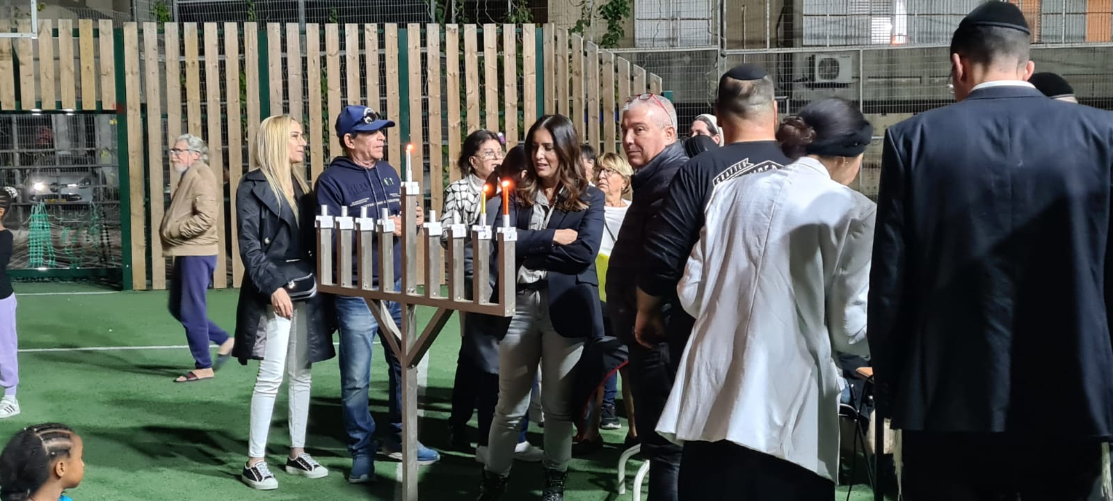 הדלקת נרות חנוכה עם מתנס תקוותנו