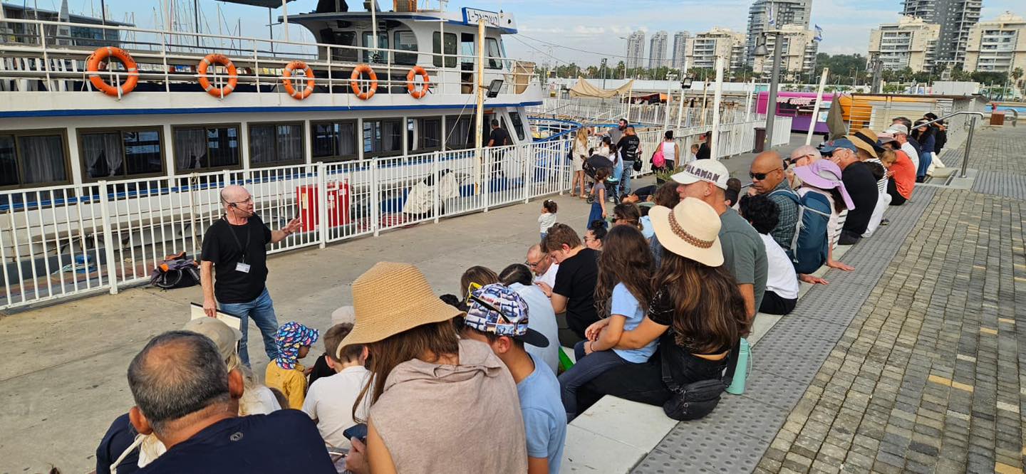 חוגגים את הים.jpg