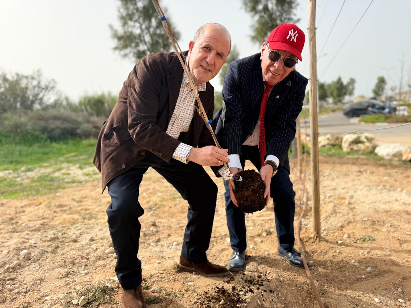 לסרי וכצנלסון נוטעים
