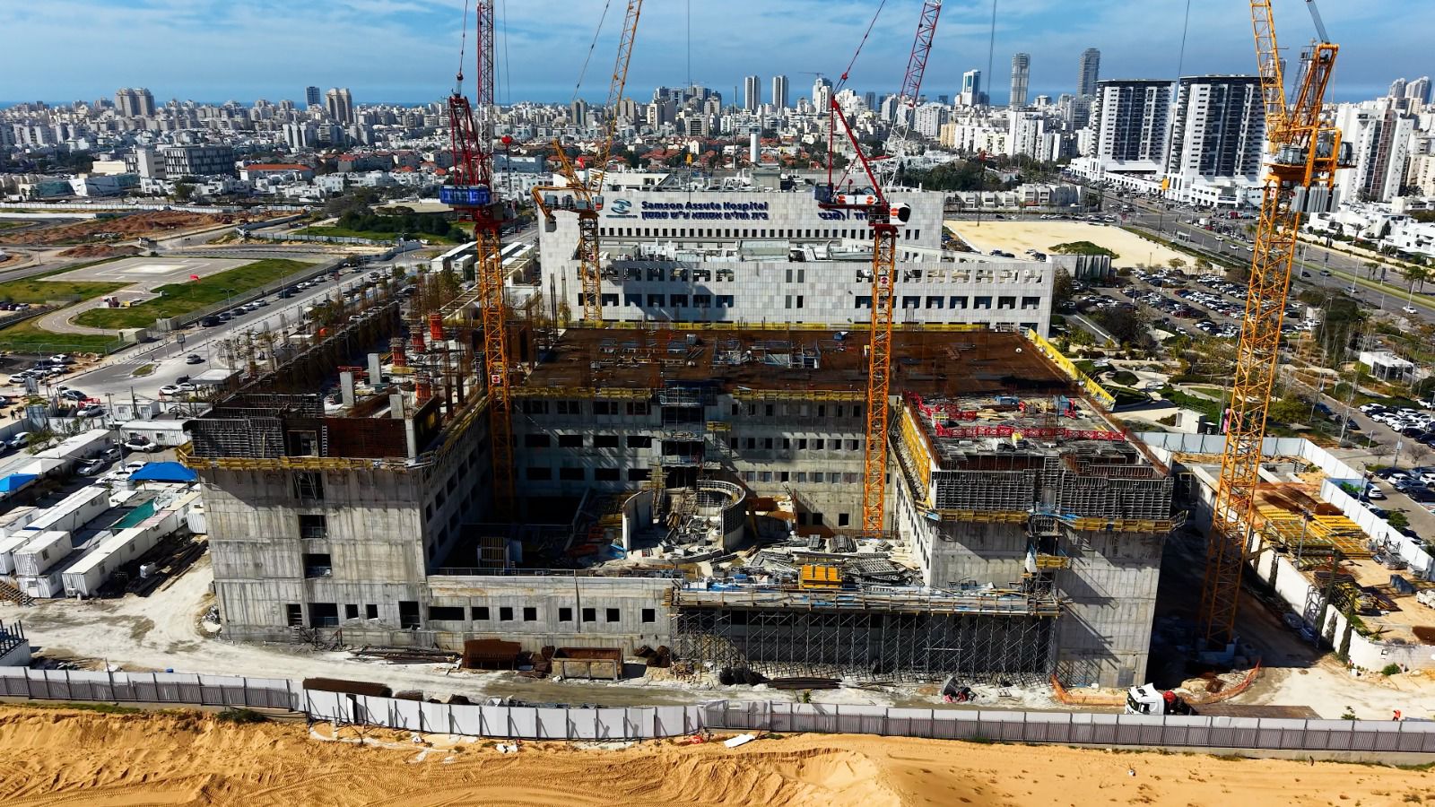 בניית בית החולים