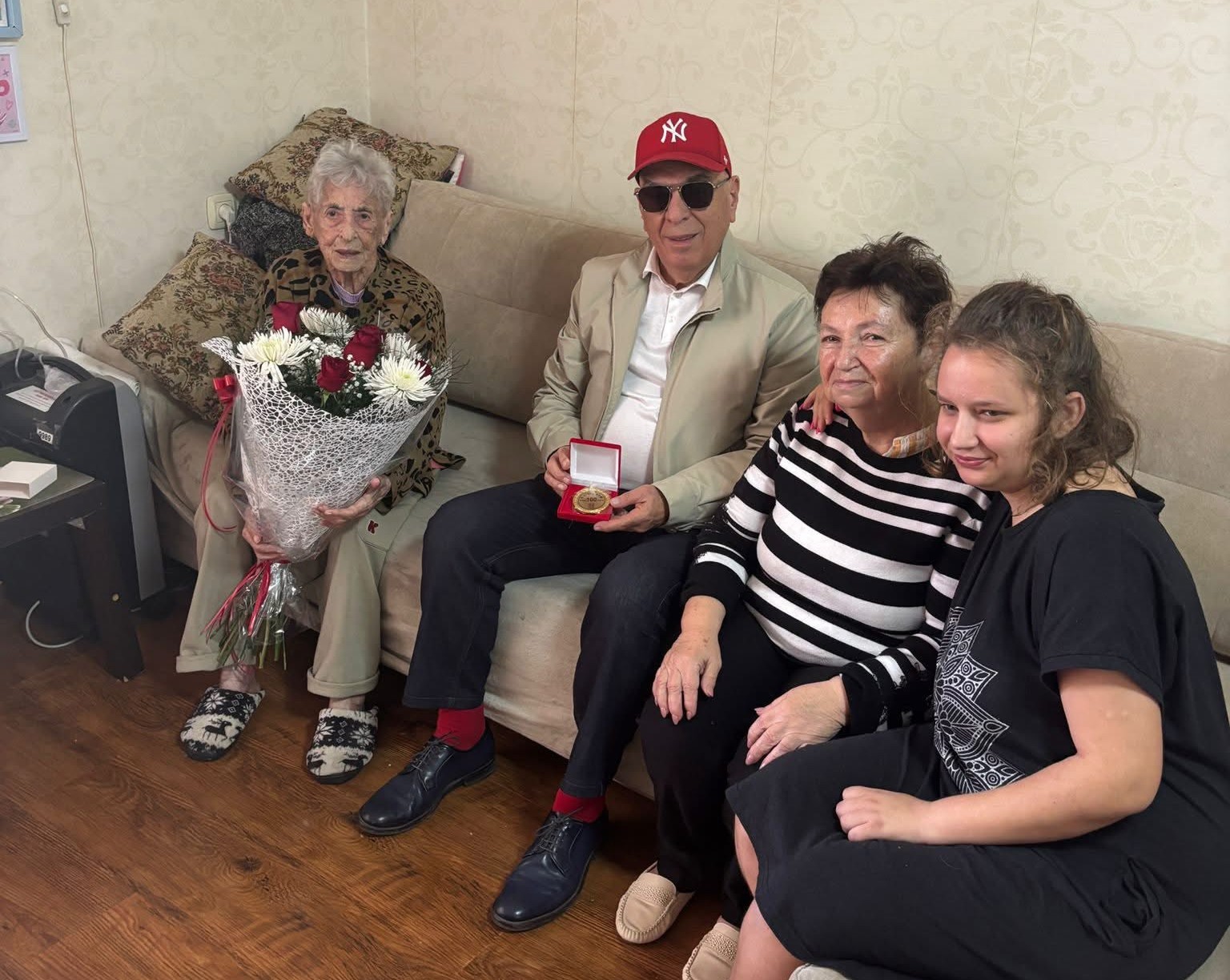 תושבת חוגגת 106