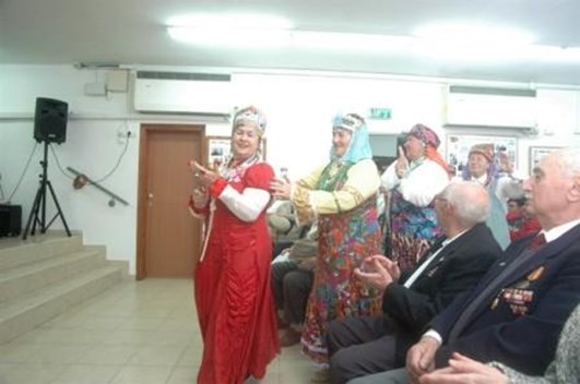 נשים רוקדות במצעד הווטרנים