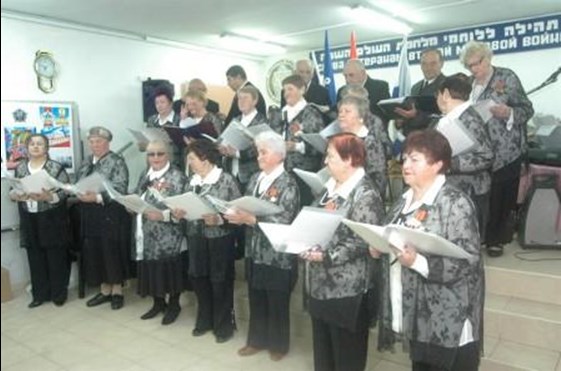 מקהלה של נשים וגברים